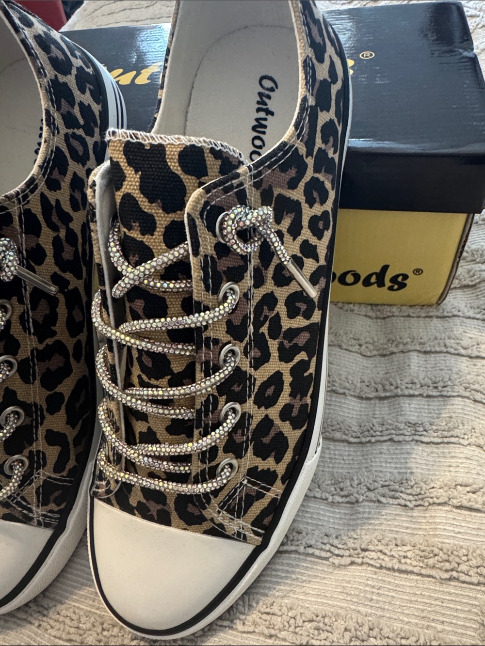 Out woods Leopard Print Low-Top Canvas Sneakers - with rhinestone laces - Picture 4 of 16